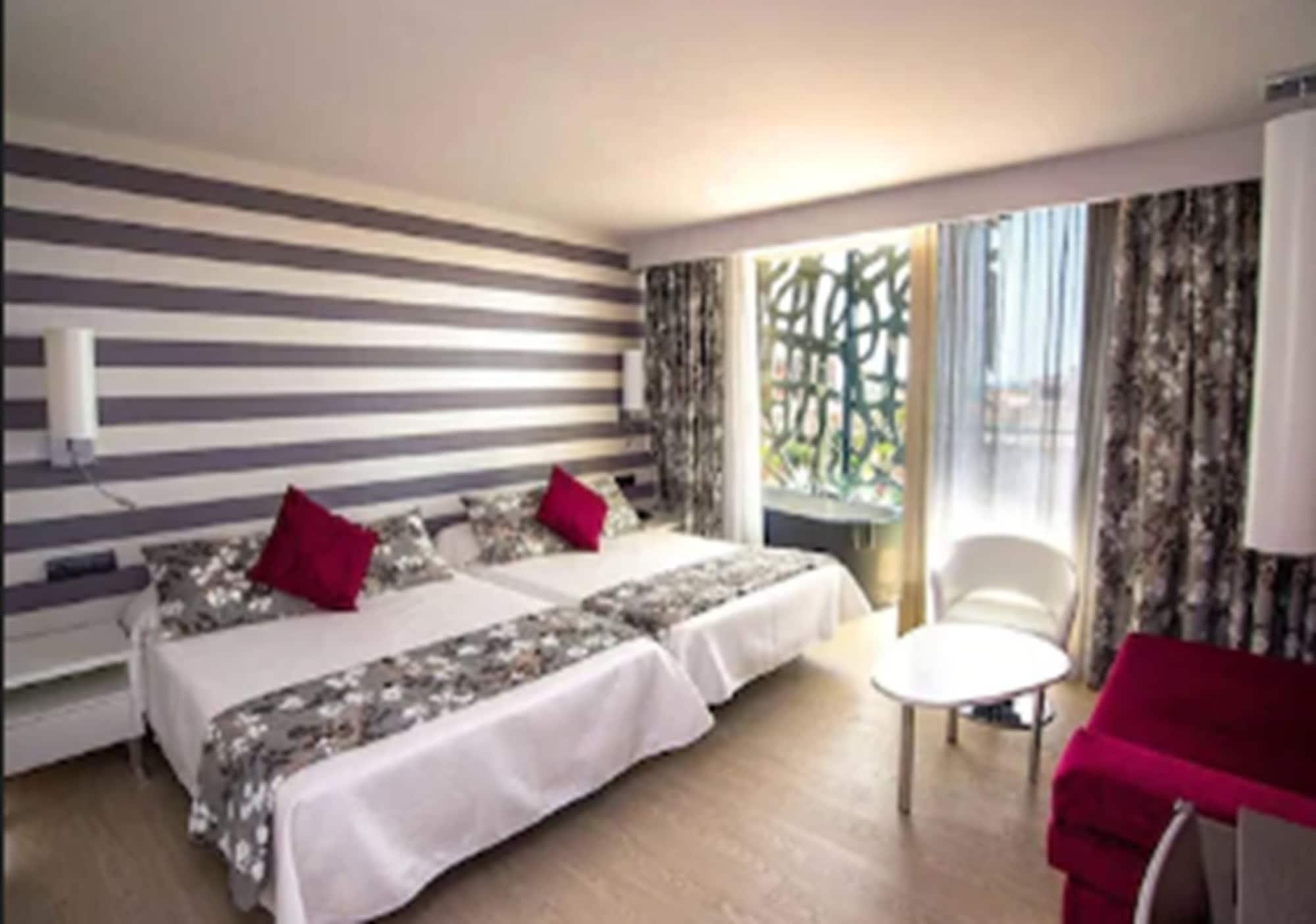 Rh Aura Hotel 4*