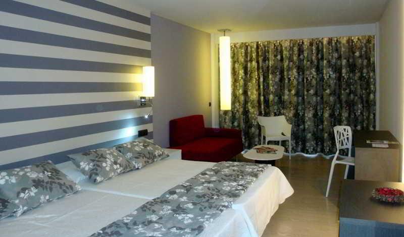 Rh Aura Hotel 4*